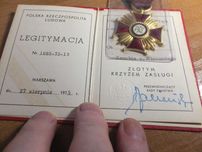 Złoty Krzyż  Zasługi z legitymacją