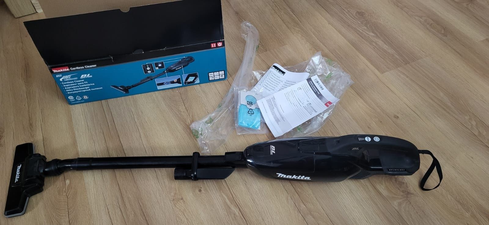 Odkurzacz pionowy Makita DCL285F