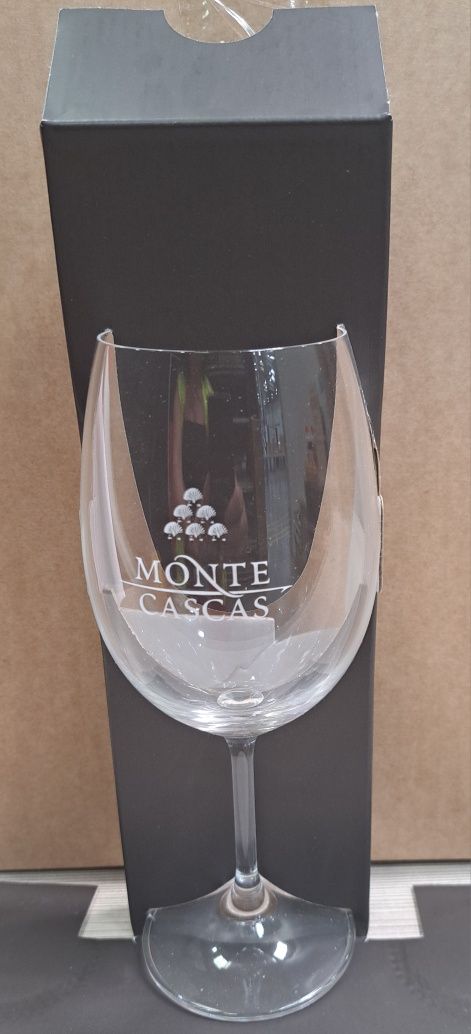 1 copo vinho + 3Copos / flutes