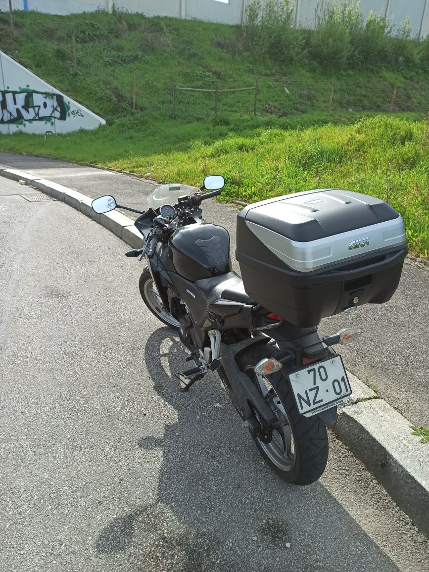 Honda.   CBR  250