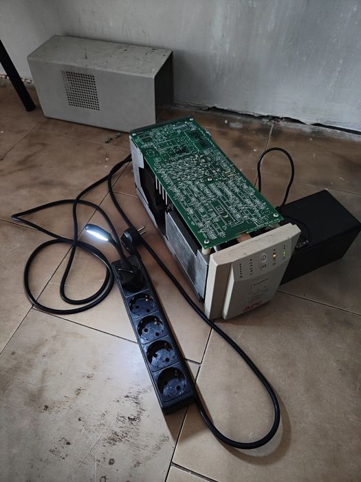 Джерело безперебійного живлення 450W APC smart ups 700