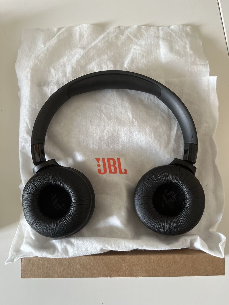 Auscultadores Bluetooth JBL TUNE 520 BT