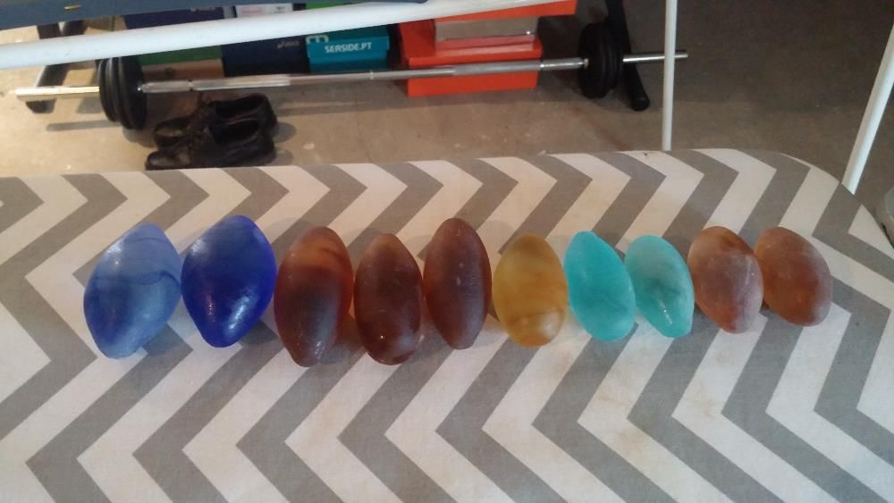 Pedras coloridas para decoração
