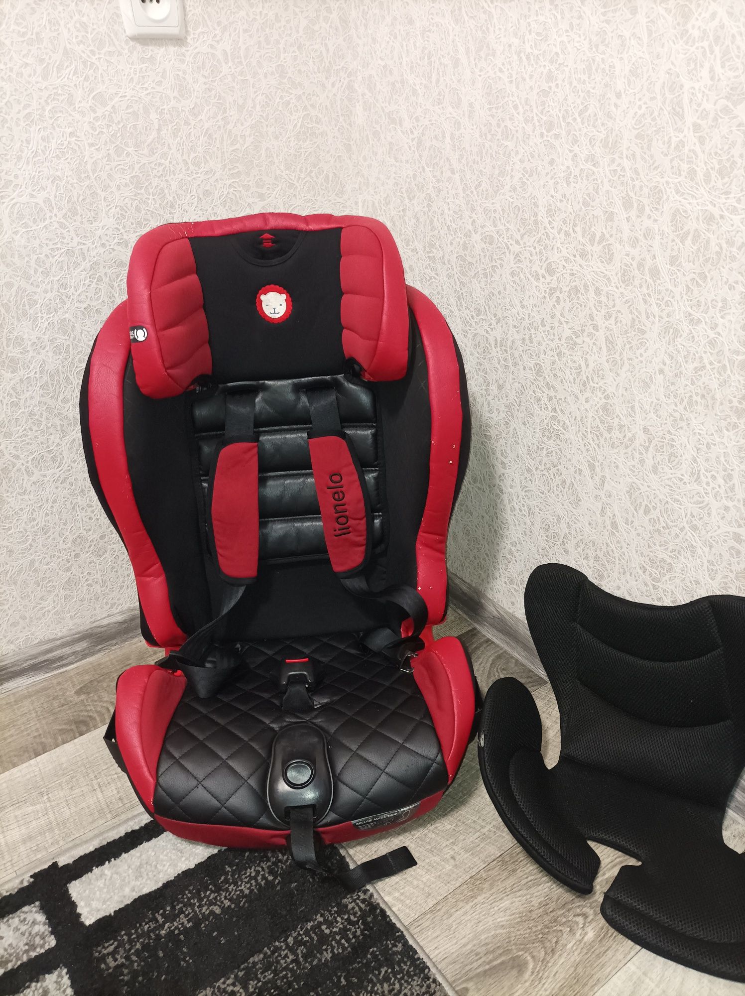 Автокрісло Lionelo Jasper Red 9-36 kg Isofix