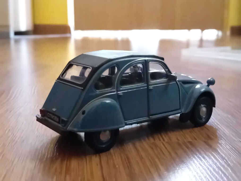Model samochodu.