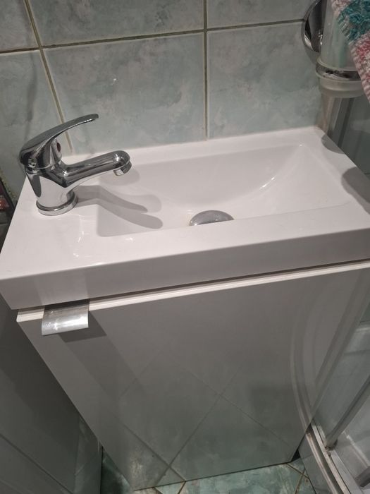 Szafka ze zlewem i baterią