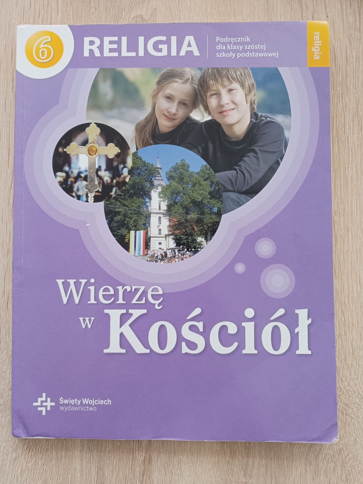 "Wierzę w Kościół", podręcznik