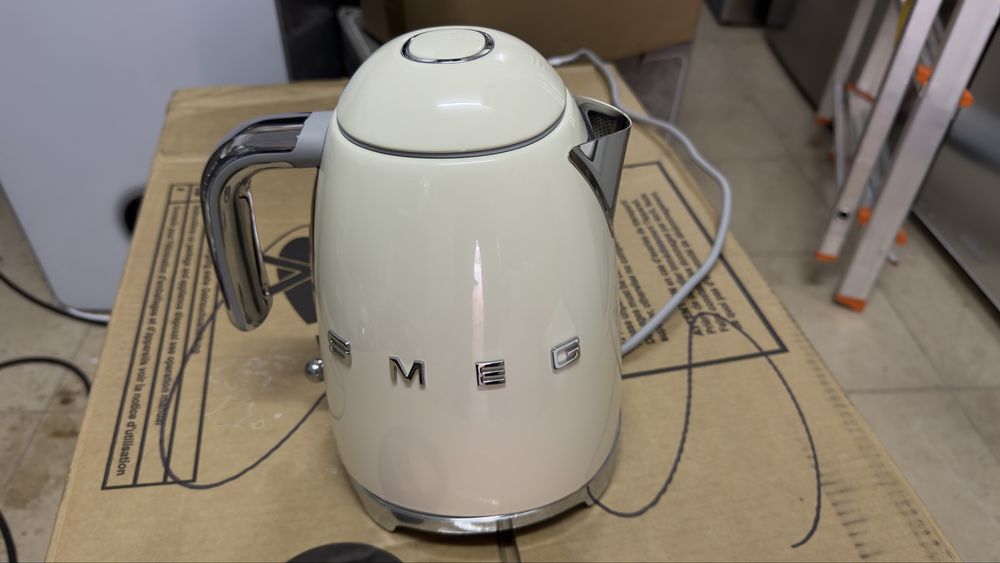 Chaleira  Elétricoa SMEG KLF03CREU (2400 W - 1.7 L)