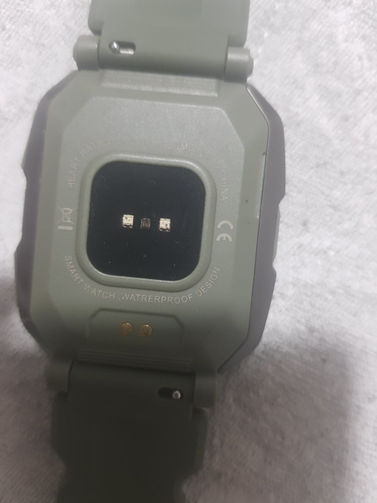 Smartwatch Bysl S20 green army