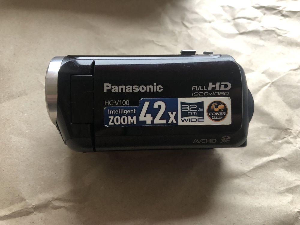 Відеокамера Panasonic HC-V100