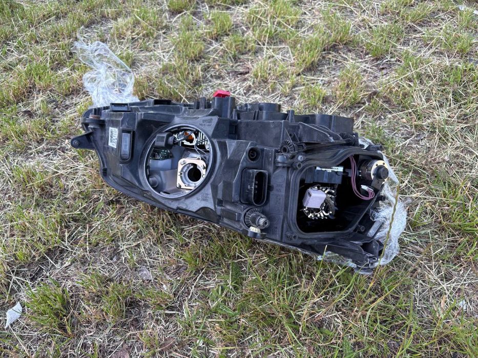 Lampa przednia lewa VW Golf VII 7 bi xenon GTE niebieski cala EU