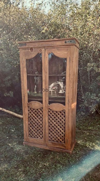 Kolonialna witryna, szafka. Kredens rustykalny