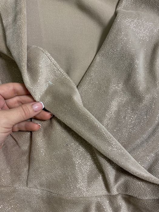 Плаття з велюру в образний виріз