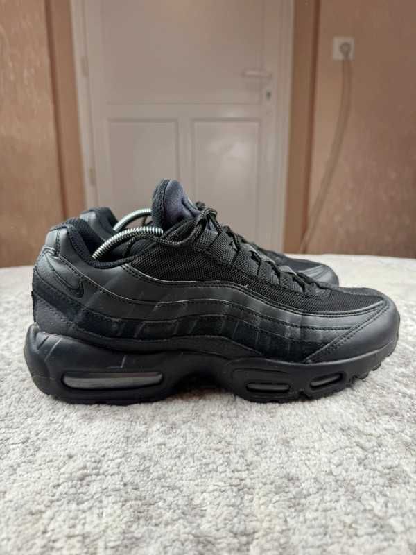 NikeAirMax95EssentialTripleBlack r.44