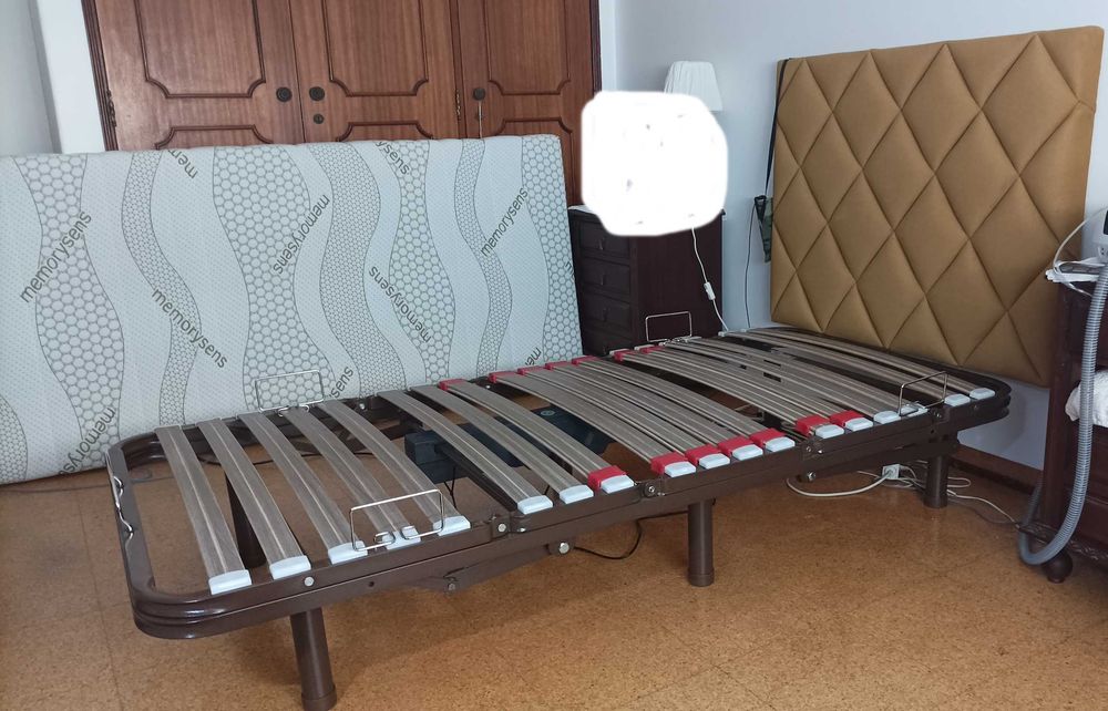 Cama/Estrado Articulado c/Colçhão (Oferta Cabeçeira)