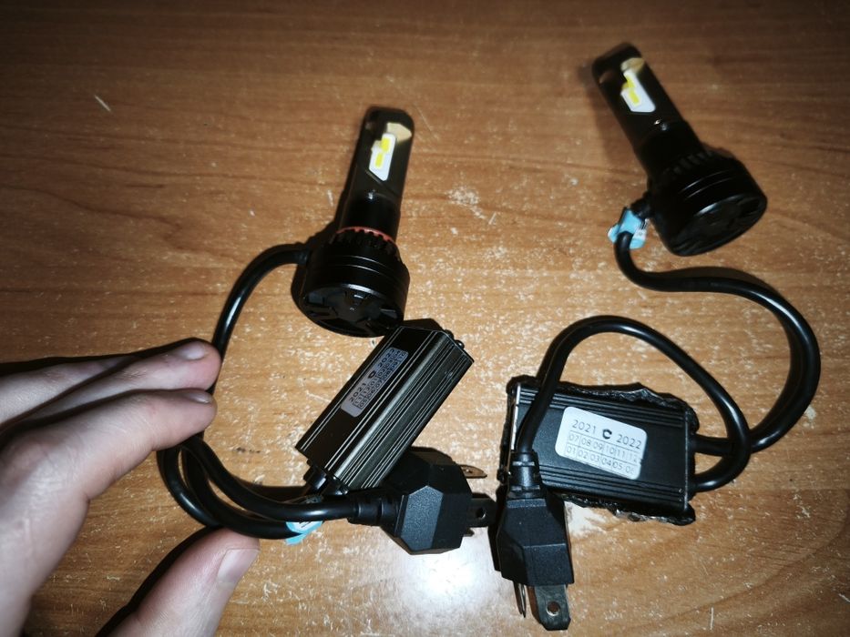 светодиодные лампы DECKER LED PL-01