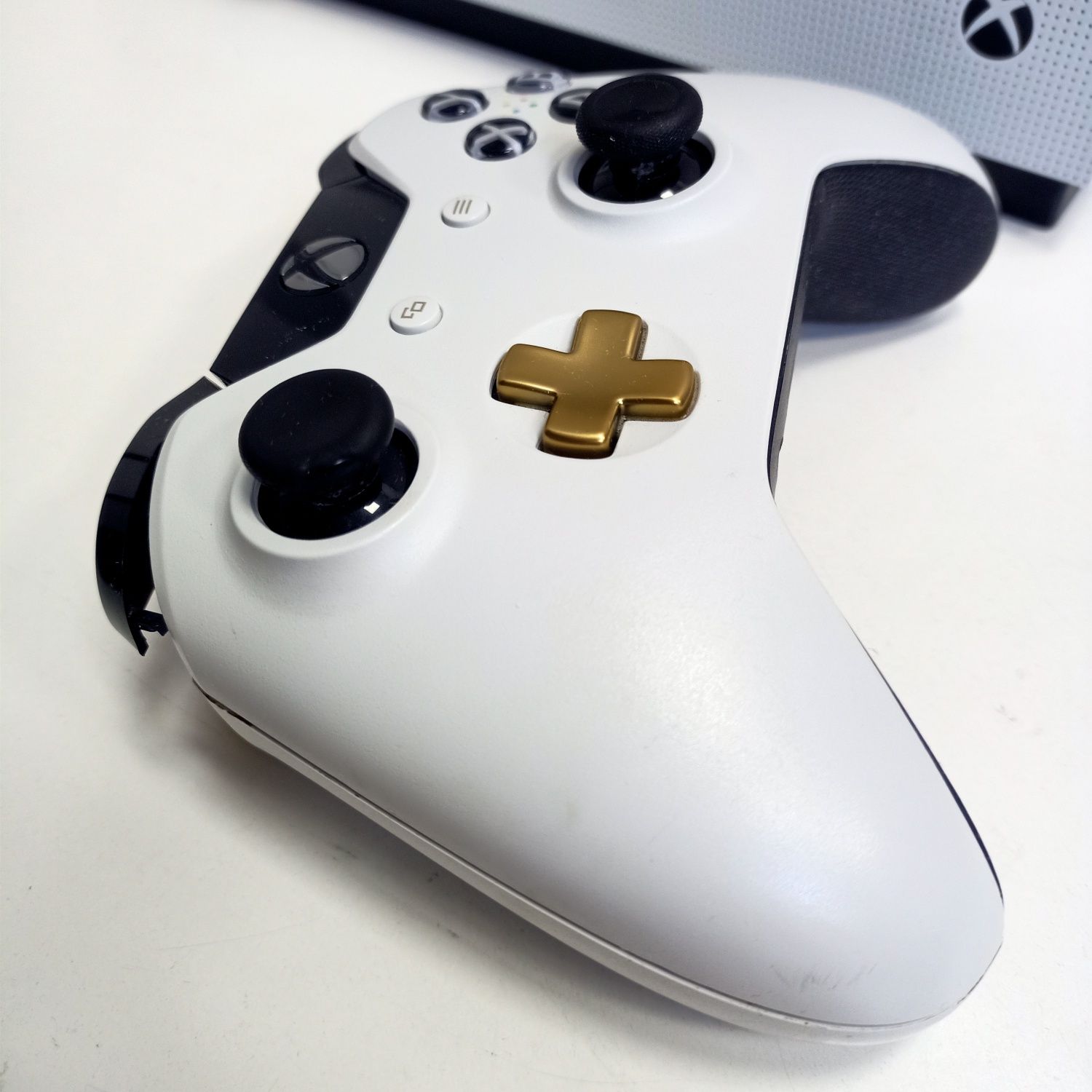 Xbox one s all digital 1 TB+2 pady org.