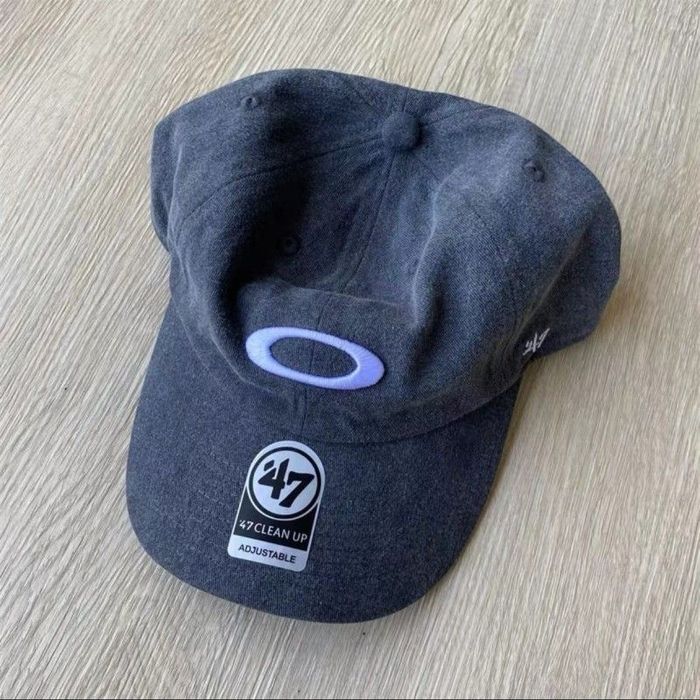 Кепка чорна Oakley