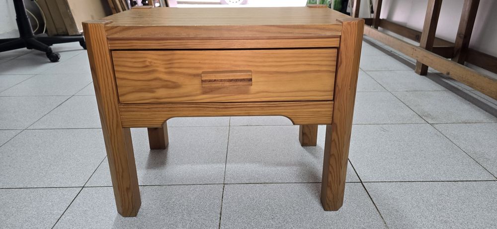 Mesa de cabeceira