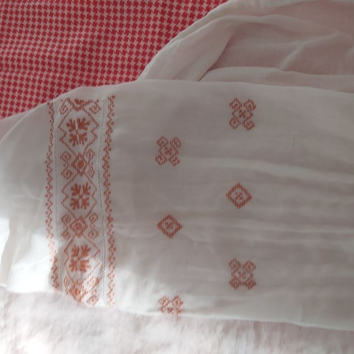 Вышиванка на батисте