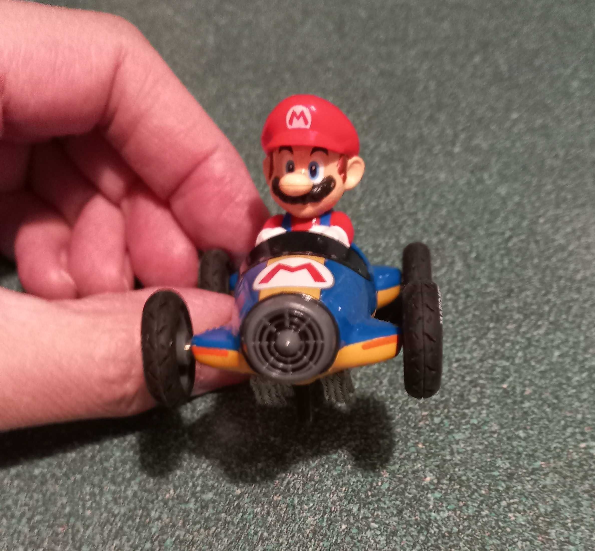 Mario Kart Mach 8, auto na tor Carrera Go, skala 1:43