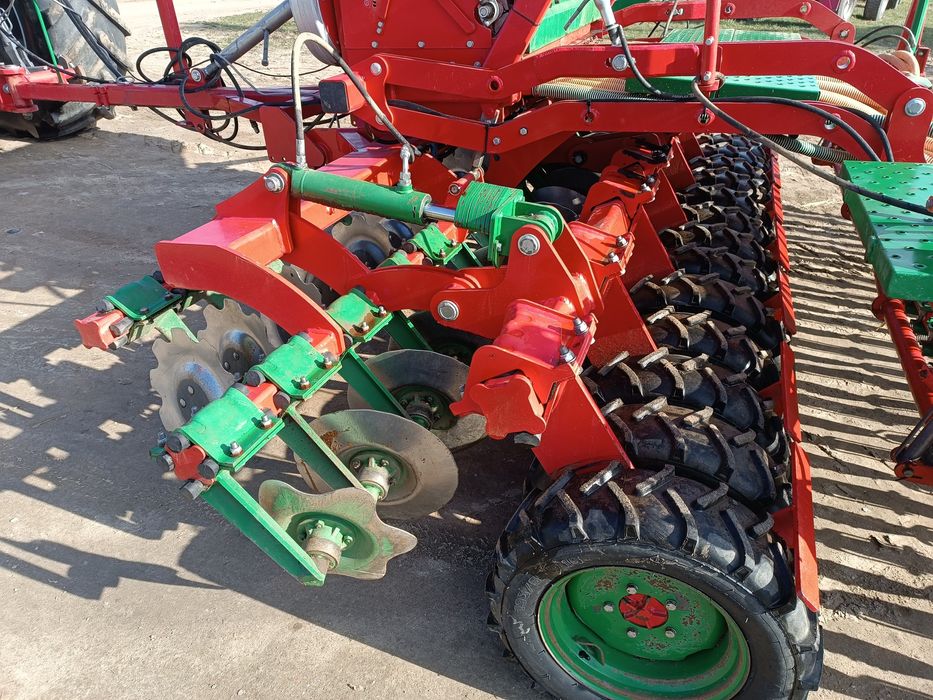 Agregat uprawowo-siewny, Unia Focus siewnik, talerzówka 2 maszyny w 1.