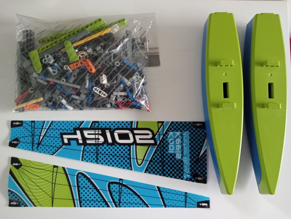 LEGO Technic  nr 42105 kompletny  katamaran