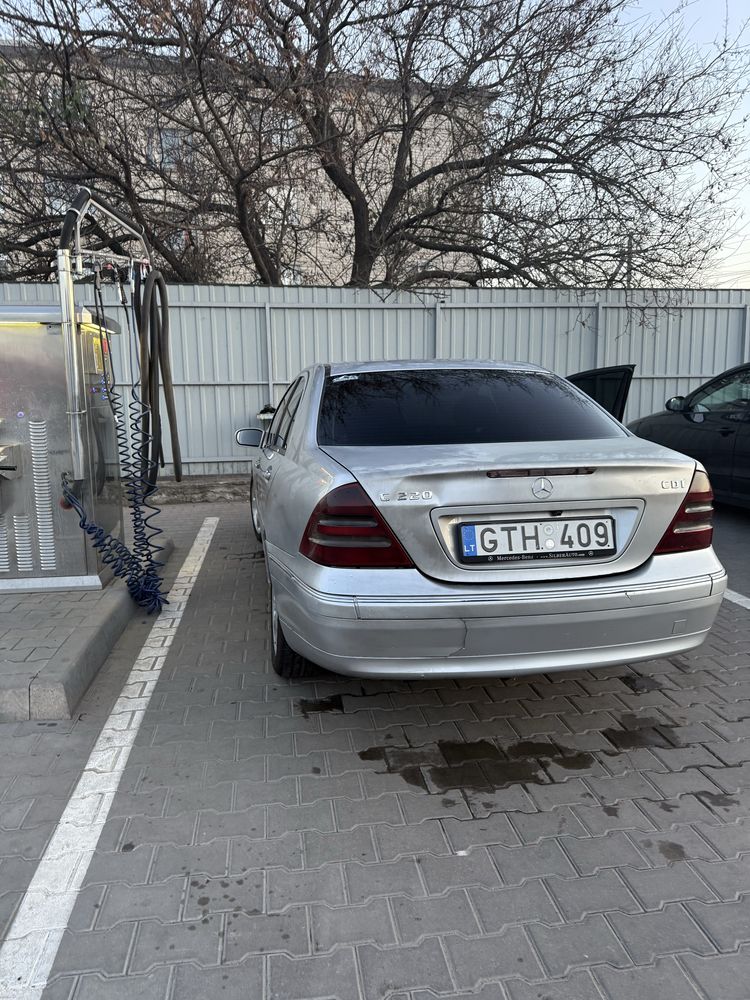 Мерседес w203 c220 2001 рік