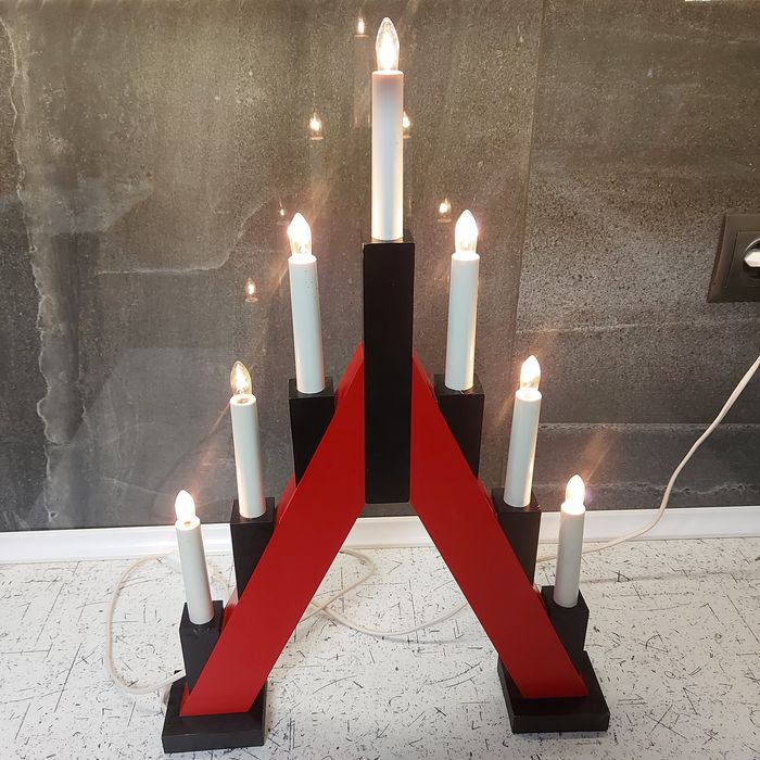 Piekny, wysoki świecznik świąteczny adwenrowy Bożonarodzeniowy