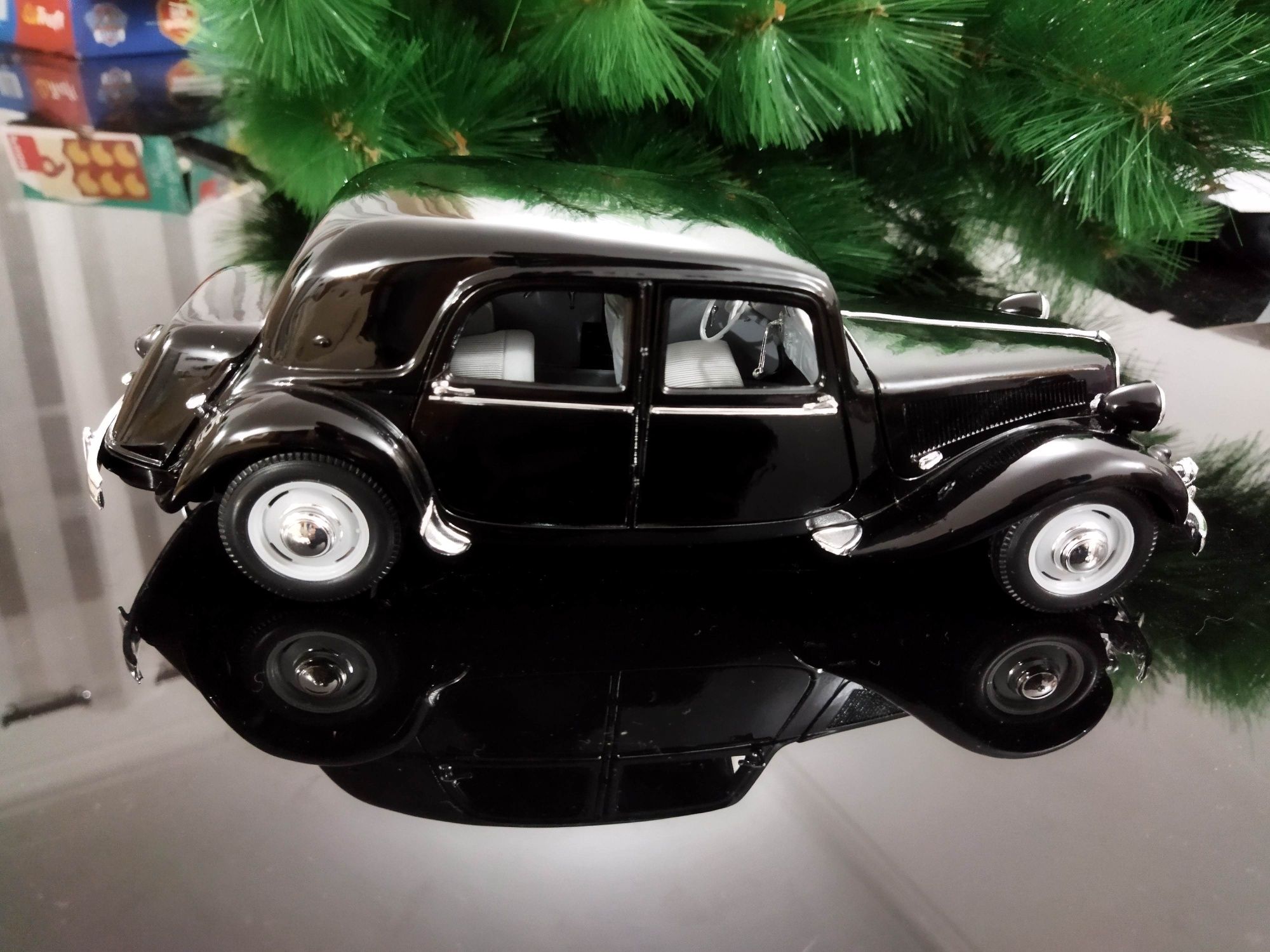 Citroen 15cv "traction avant" 1/18