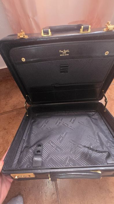 Mala Pierre Cardin de pele