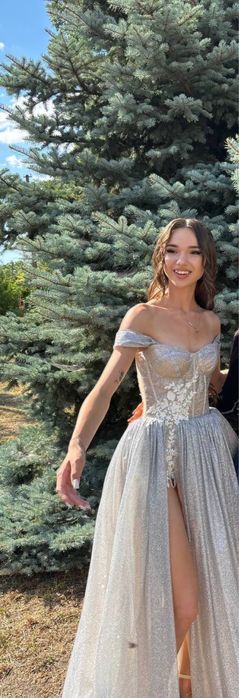 Продам  вечірню сукню на випускний