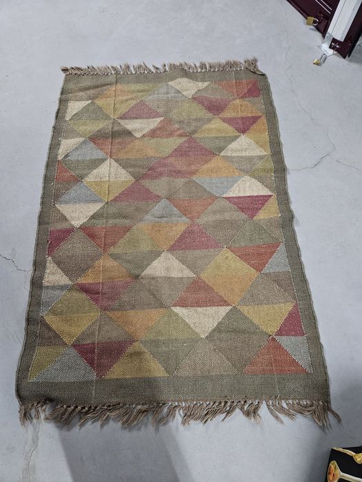 Tapete colorido em lã