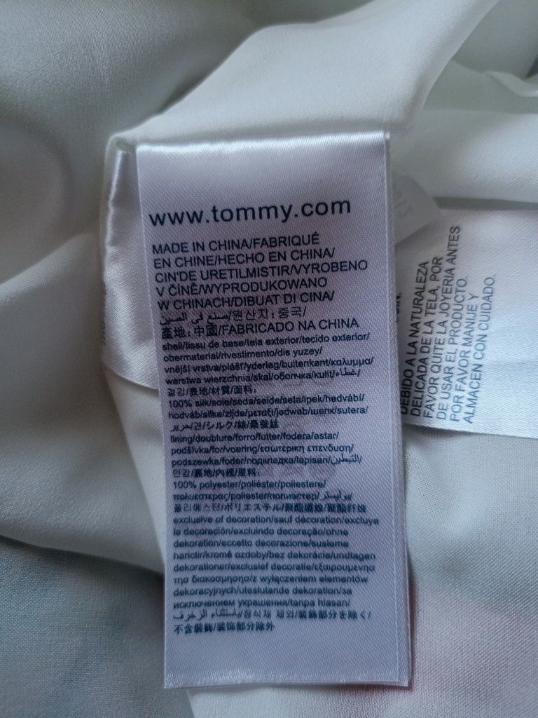 Jedwabna sukienka Tommy Hilfiger.