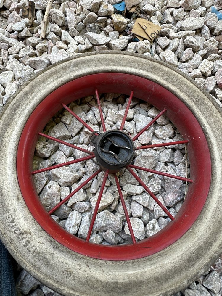 Rodas antigas de carrinho de bebe