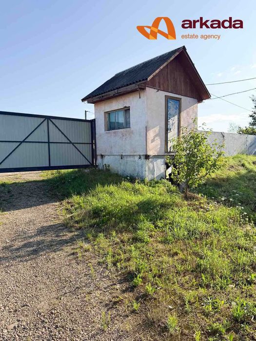 Продається велике складське приміщення з усіма зручностями