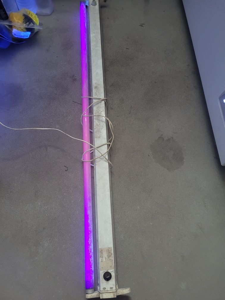 Lampa Ultrafiolet z oprawą