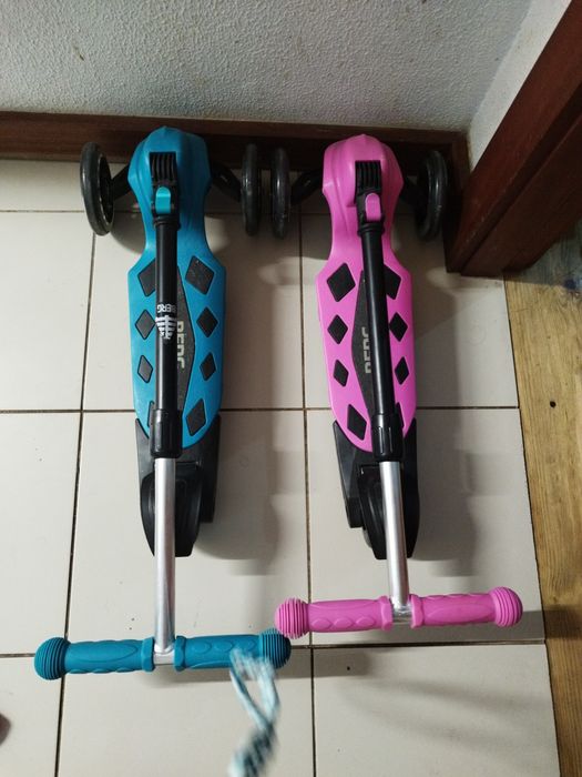Trotinetes  de menino e menina