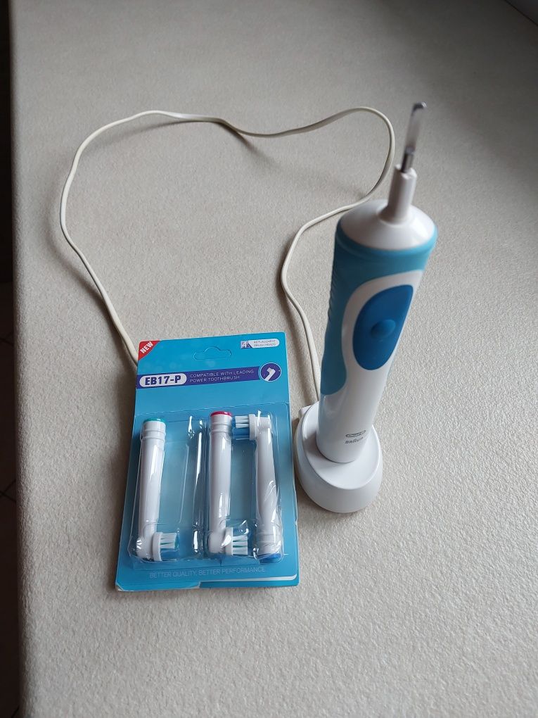 Braun szczoteczka elektryczna do zębów plus 3 końcówki