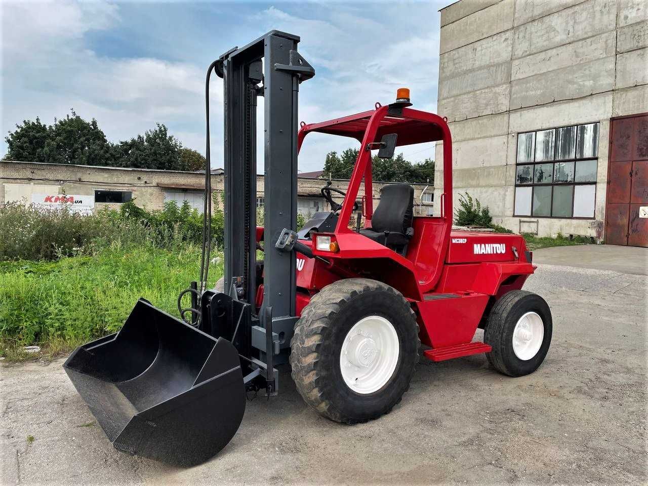 Внедорожный погрузчик Manitou MC30CP 3т, 3.6м (дизель, с ковшом)