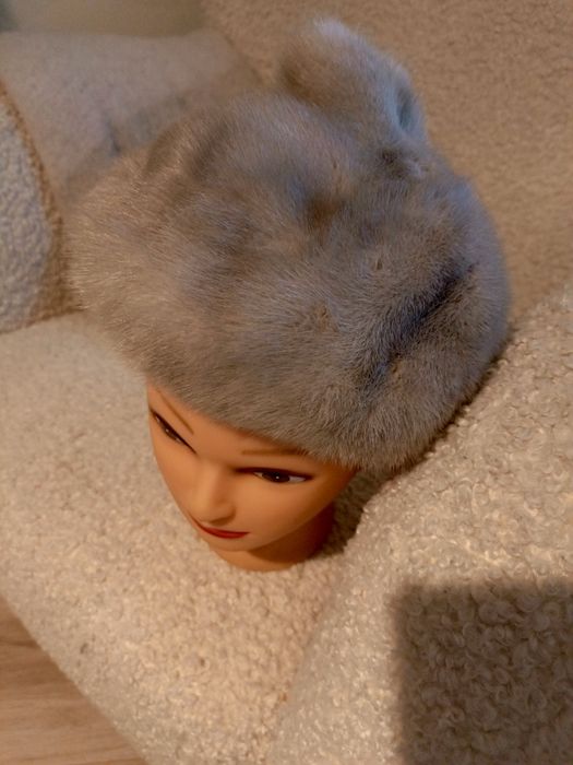 Czapka z norek futro naturalne srebrne norki pompon