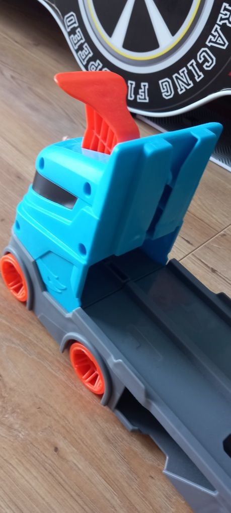 Hot Wheels transporter +tor wyścigowy
