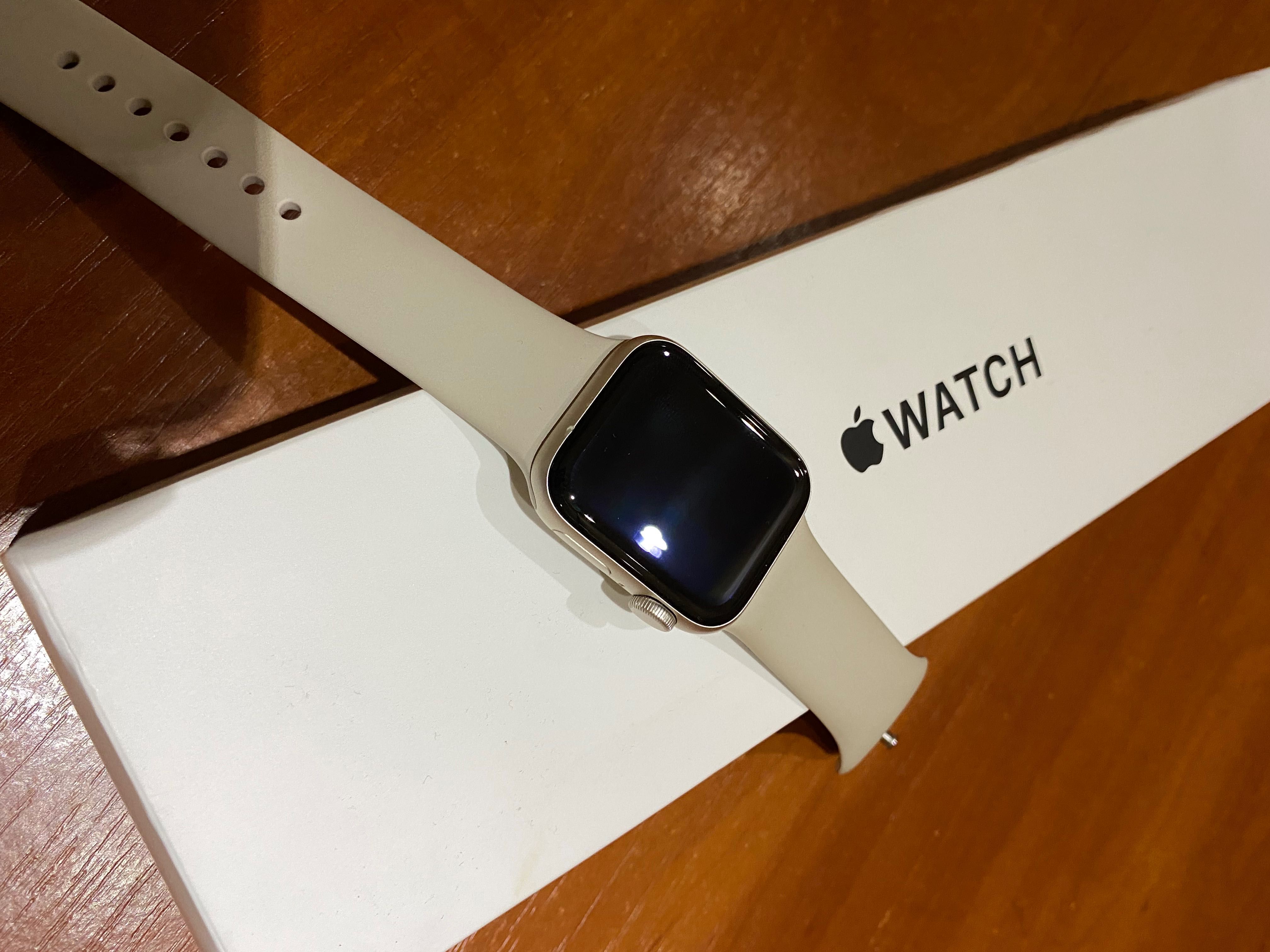 Apple Watch SE 40mm Starlight Aluminium Case