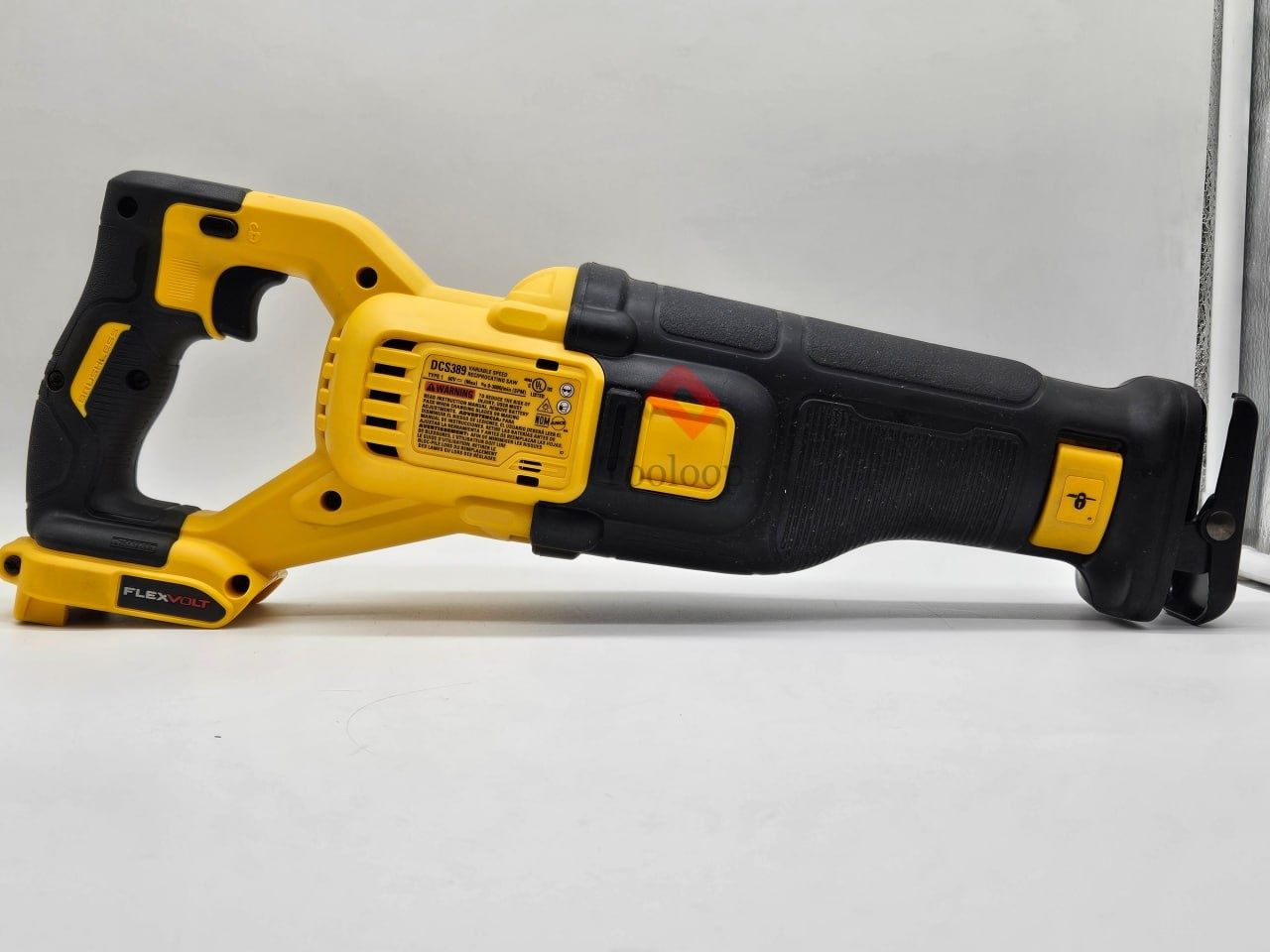 Аккумуляторная бесщеточная сабельная пила DEWALT DCS389B FLEXVOLT 60V