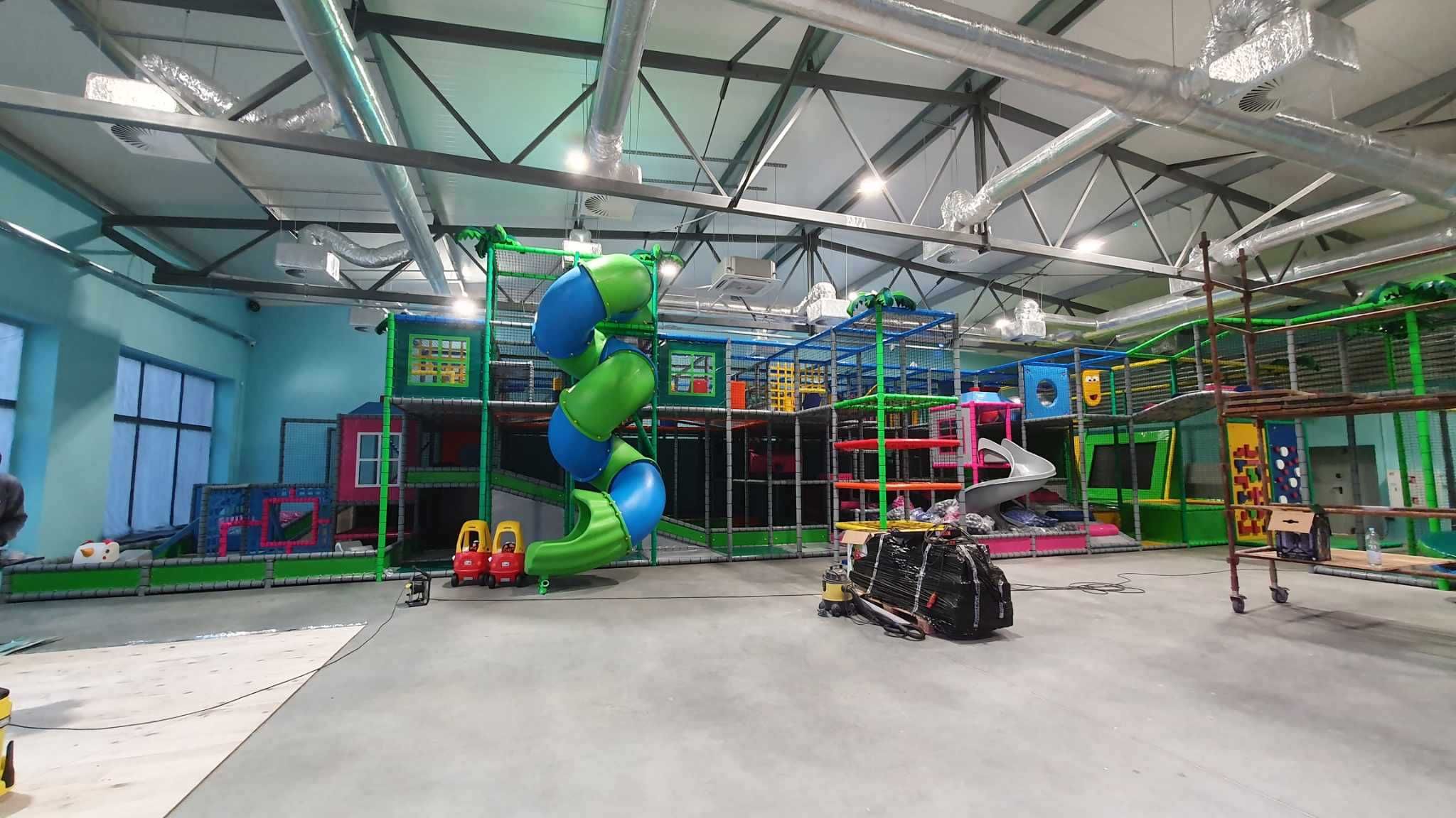 sala zabaw park trampolin park rozrywki kulki NINJA TOR  małpi gaj