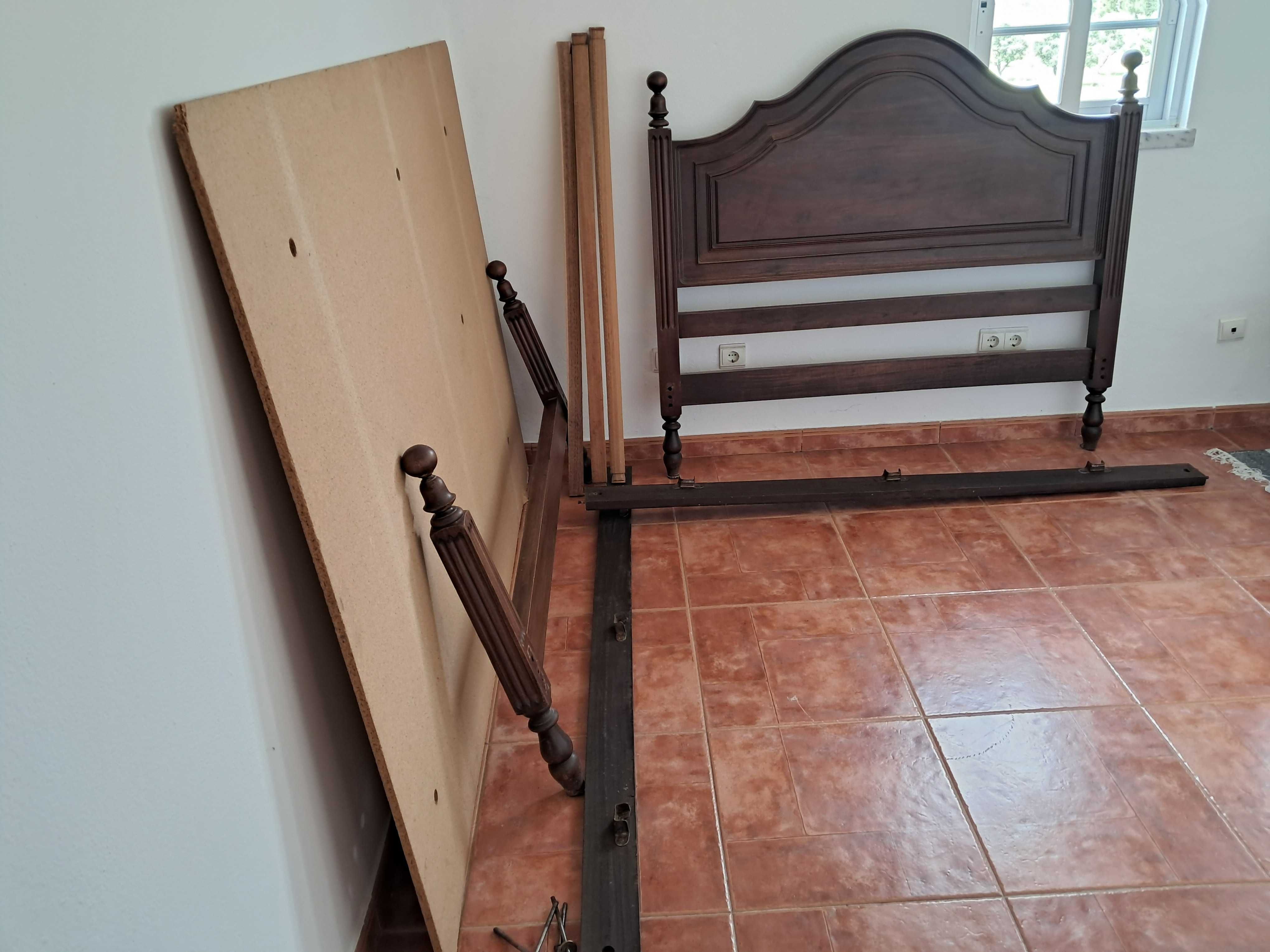 Linda Cama dupla de madeira tradicional alentejana 140X190 vintage