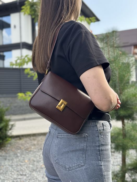 Стильна жіноча сумка, яка закохує з першого дотику