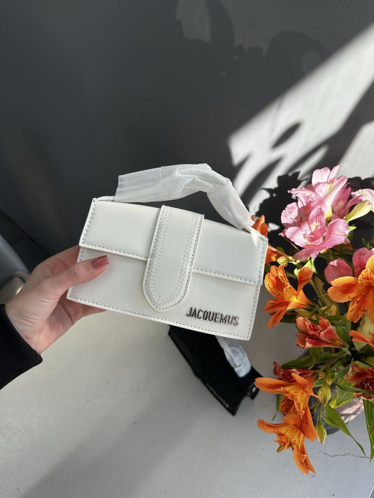 Сумка Jacquemus.
