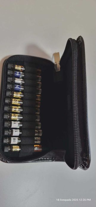 Sprzedam: walizka z próbkami perfum Livioon