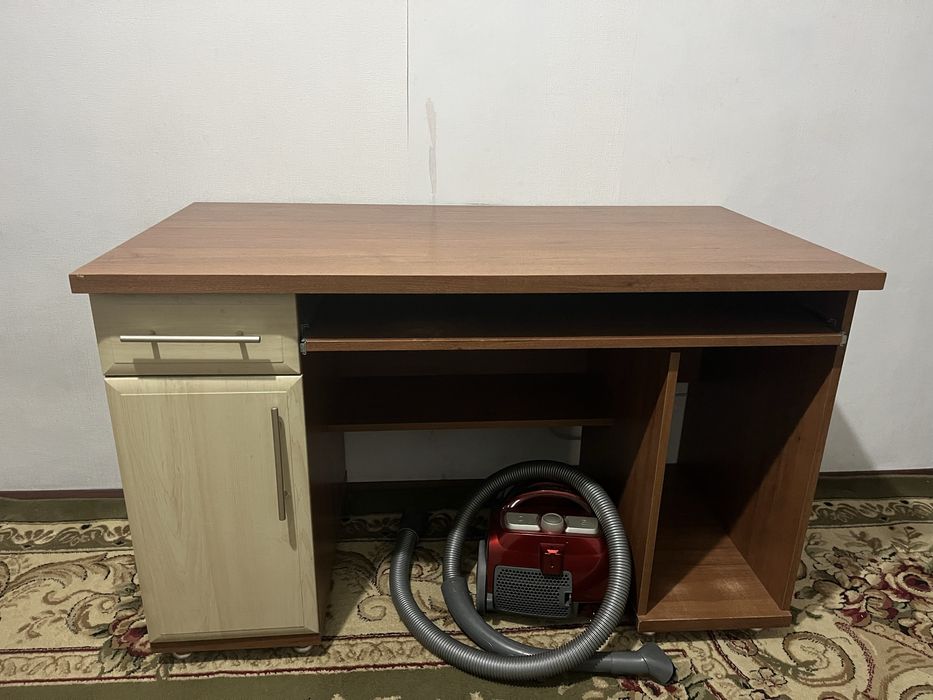 Продам компютерний стол